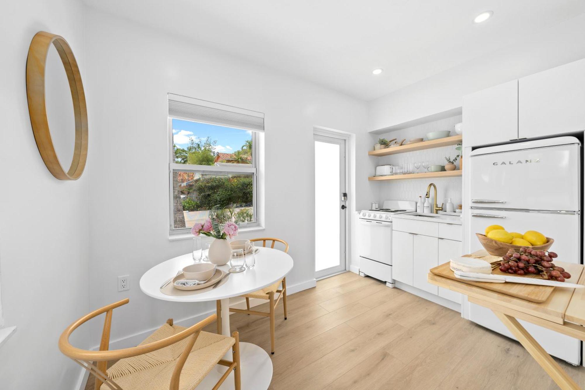 M Lake Worth Beach - Modern Villas Near West Palm Beach, Chic Retro Vibes, King Bed, Cozy Backyard, Bbq, Workspace, High-Speed Internet, Free Parking, 5 Minutes To Downtown & Beach Εξωτερικό φωτογραφία