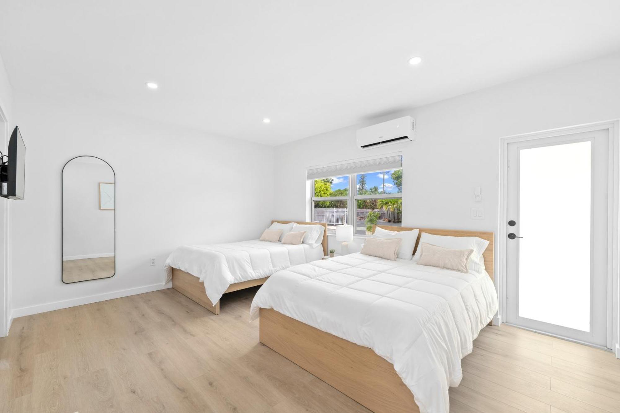 M Lake Worth Beach - Modern Villas Near West Palm Beach, Chic Retro Vibes, King Bed, Cozy Backyard, Bbq, Workspace, High-Speed Internet, Free Parking, 5 Minutes To Downtown & Beach Εξωτερικό φωτογραφία