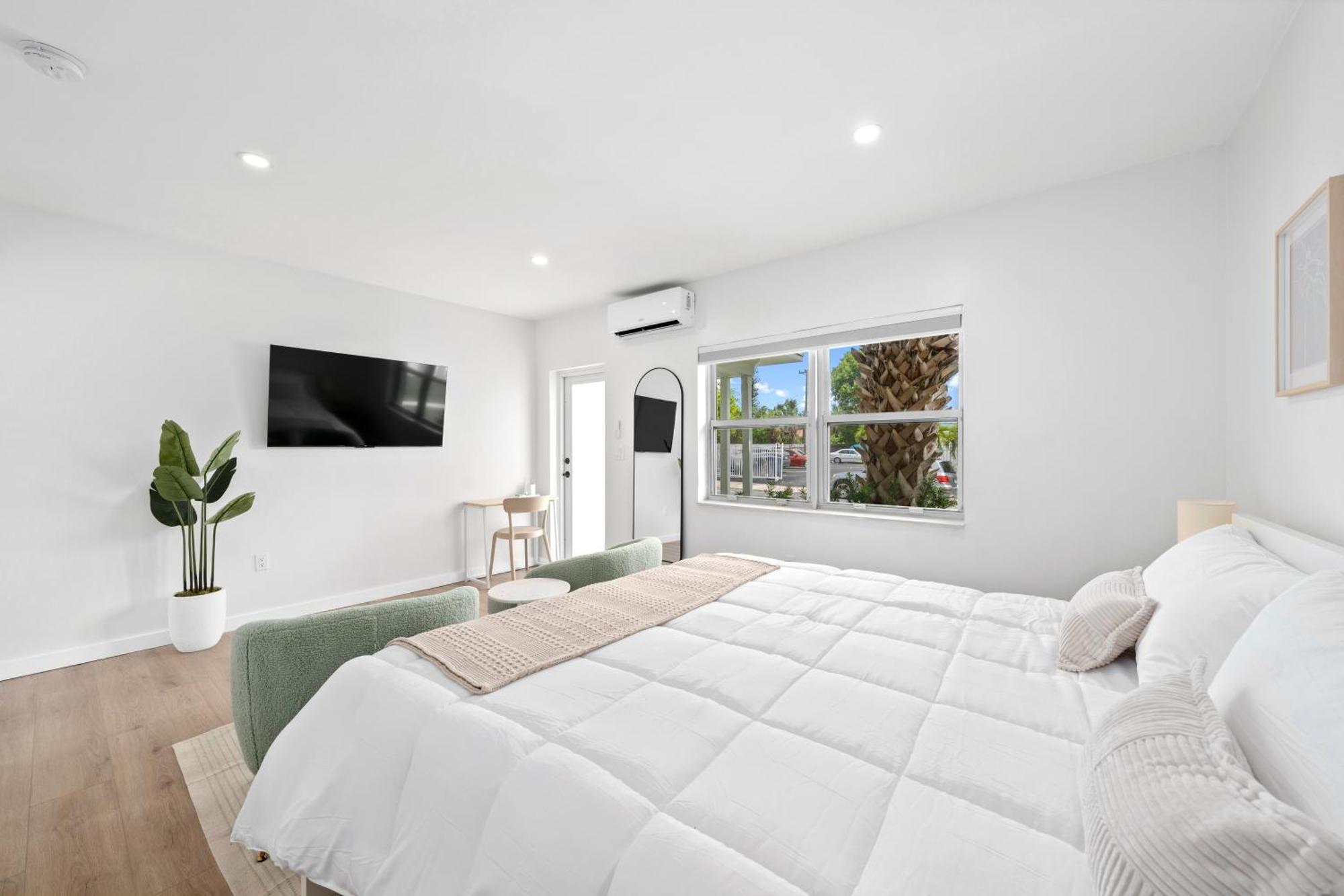 M Lake Worth Beach - Modern Villas Near West Palm Beach, Chic Retro Vibes, King Bed, Cozy Backyard, Bbq, Workspace, High-Speed Internet, Free Parking, 5 Minutes To Downtown & Beach Εξωτερικό φωτογραφία