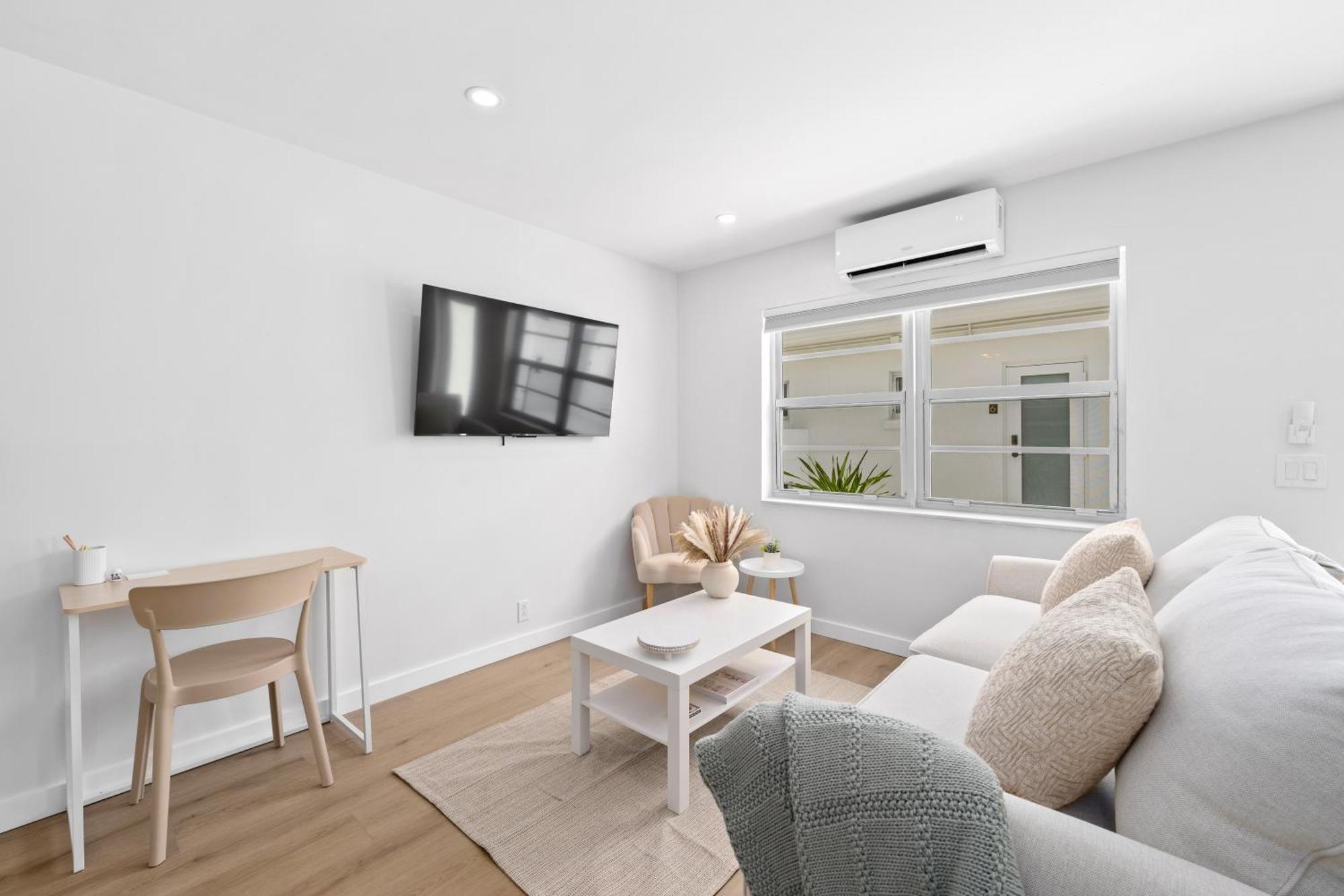 M Lake Worth Beach - Modern Villas Near West Palm Beach, Chic Retro Vibes, King Bed, Cozy Backyard, Bbq, Workspace, High-Speed Internet, Free Parking, 5 Minutes To Downtown & Beach Εξωτερικό φωτογραφία