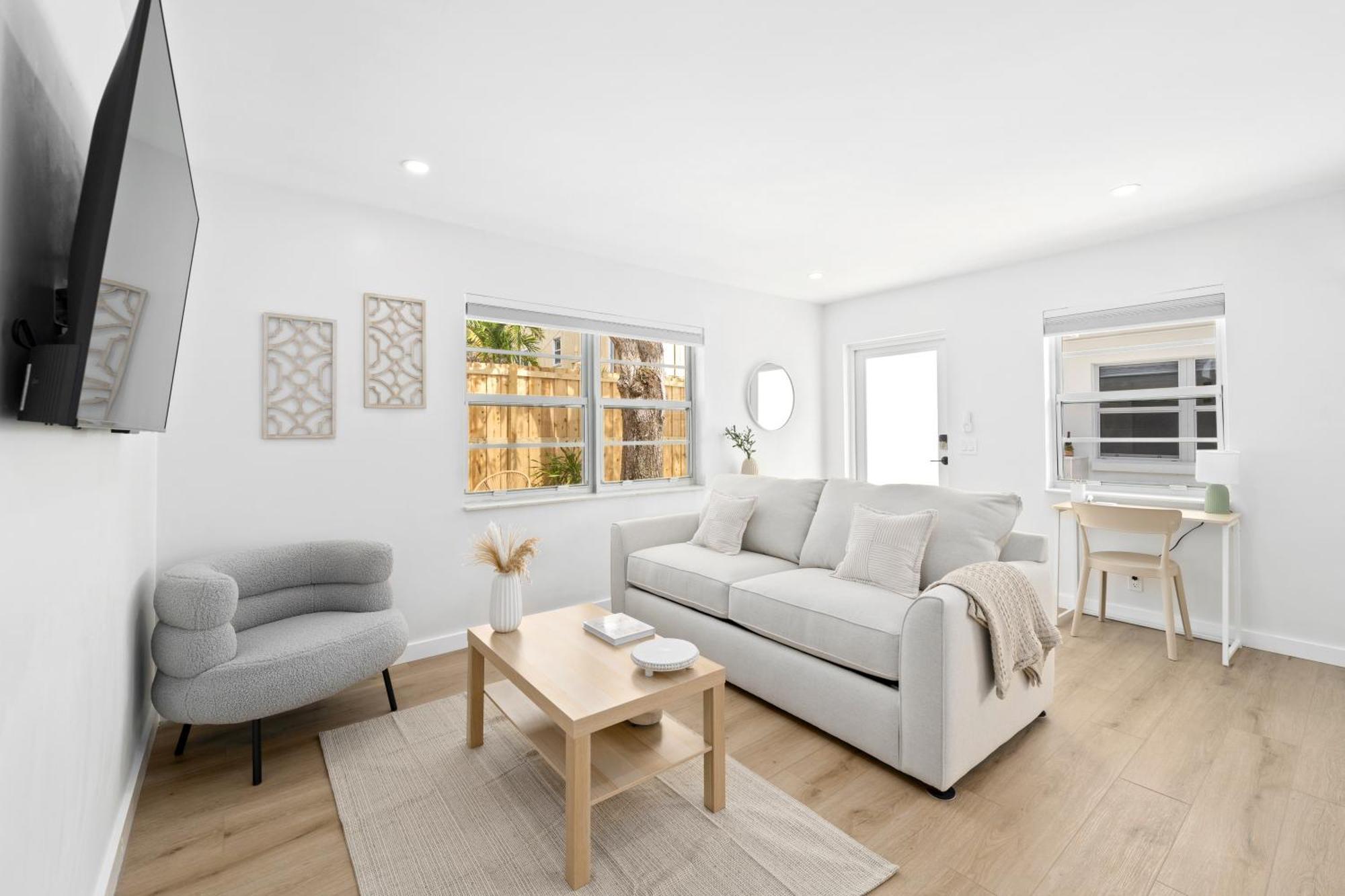 M Lake Worth Beach - Modern Villas Near West Palm Beach, Chic Retro Vibes, King Bed, Cozy Backyard, Bbq, Workspace, High-Speed Internet, Free Parking, 5 Minutes To Downtown & Beach Εξωτερικό φωτογραφία